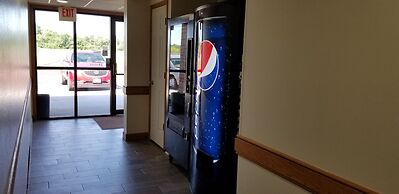 AmericInn by Wyndham West Burlington