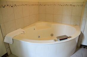 AmericInn by Wyndham West Burlington