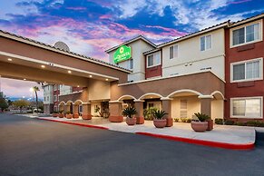 La Quinta Inn & Suites by Wyndham Las Vegas Red Rock