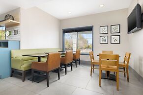 Country Inn & Suites by Radisson, Springfield, OH