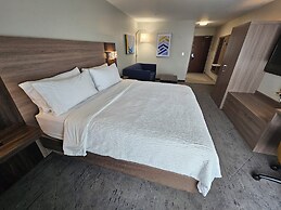 Holiday Inn Express Hotel & Suites Cincinnati-Blue Ash by IHG