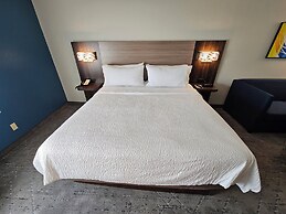 Holiday Inn Express Hotel & Suites Cincinnati-Blue Ash by IHG