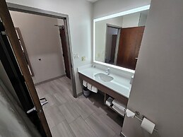 Holiday Inn Express Hotel & Suites Cincinnati-Blue Ash by IHG