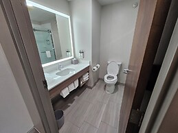 Holiday Inn Express Hotel & Suites Cincinnati-Blue Ash by IHG