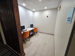 Holiday Inn Express Hotel & Suites Cincinnati-Blue Ash by IHG