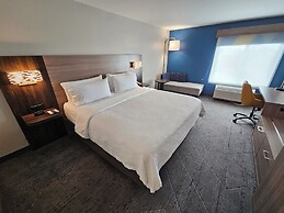 Holiday Inn Express Hotel & Suites Cincinnati-Blue Ash by IHG