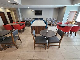 Holiday Inn Express Hotel & Suites Cincinnati-Blue Ash by IHG