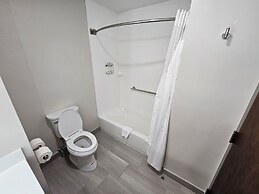 Holiday Inn Express Hotel & Suites Cincinnati-Blue Ash by IHG