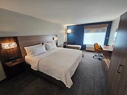 Holiday Inn Express Hotel & Suites Cincinnati-Blue Ash by IHG