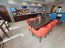 Holiday Inn Express Hotel & Suites Cincinnati-Blue Ash by IHG