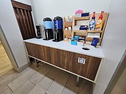 Holiday Inn Express Hotel & Suites Cincinnati-Blue Ash by IHG