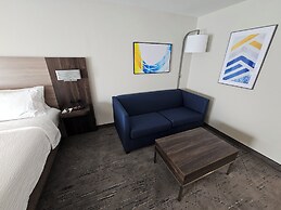 Holiday Inn Express Hotel & Suites Cincinnati-Blue Ash by IHG