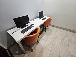 Holiday Inn Express Hotel & Suites Cincinnati-Blue Ash by IHG