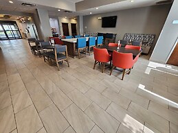 Holiday Inn Express Hotel & Suites Cincinnati-Blue Ash by IHG