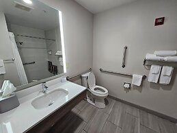 Holiday Inn Express Hotel & Suites Cincinnati-Blue Ash by IHG