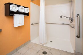 Holiday Inn Express & Suites Lexington by IHG
