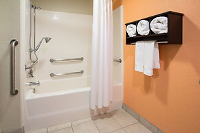 Holiday Inn Express & Suites Lexington by IHG