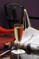 WHO - Windsor Hotel Opera