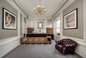 Albany Hotel