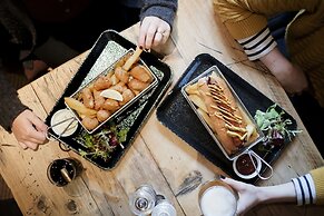 Bear of Rodborough Hotel