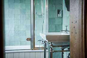 Bear of Rodborough Hotel