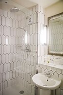 Bear of Rodborough Hotel