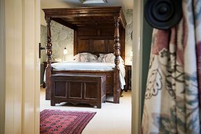 Bear of Rodborough Hotel