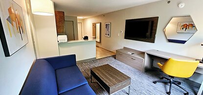 Holiday Inn Express & Suites - North Carmel / Westfield by IHG
