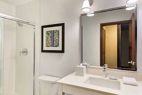 Four Points by Sheraton Surrey