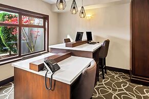 Best Western Plus Pitt Meadows Inn & Suites