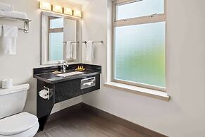 Best Western Plus Pitt Meadows Inn & Suites