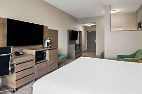 Best Western Plus Pitt Meadows Inn & Suites