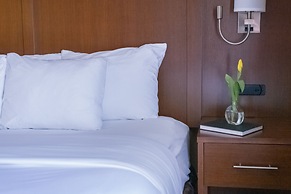 Russell Inn & Suites