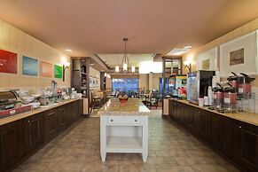 Russell Inn & Suites