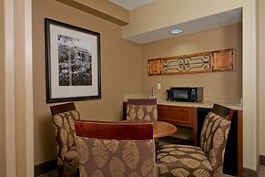 Russell Inn & Suites