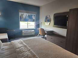 Holiday Inn Express & Suites Alliance by IHG