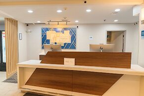 Holiday Inn Express & Suites Alliance by IHG