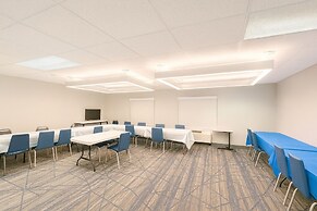 Holiday Inn Express & Suites Alliance by IHG