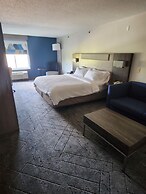 Holiday Inn Express & Suites Alliance by IHG