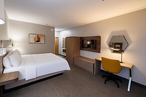 Holiday Inn Express & Suites Alliance by IHG