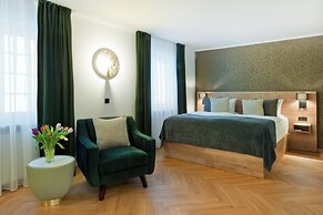 Atrium Hotel Amadeus