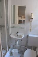 Arty Paris Porte de Versailles by River - Hostel