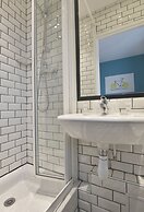 Arty Paris Porte de Versailles by River - Hostel