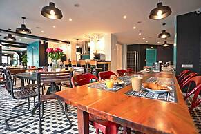 Arty Paris Porte de Versailles by River - Hostel