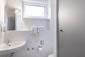 Good Morning + Berlin City East