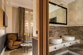 Royal Court Hotel
