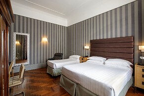 Royal Court Hotel
