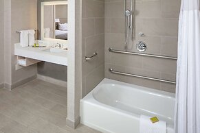 Doubletree By Hilton Boston Logan Airport Chelsea