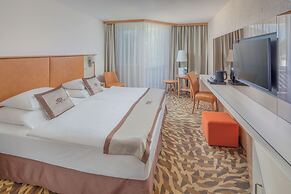 Lotus Therme Hotel & Spa