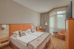 Lotus Therme Hotel & Spa